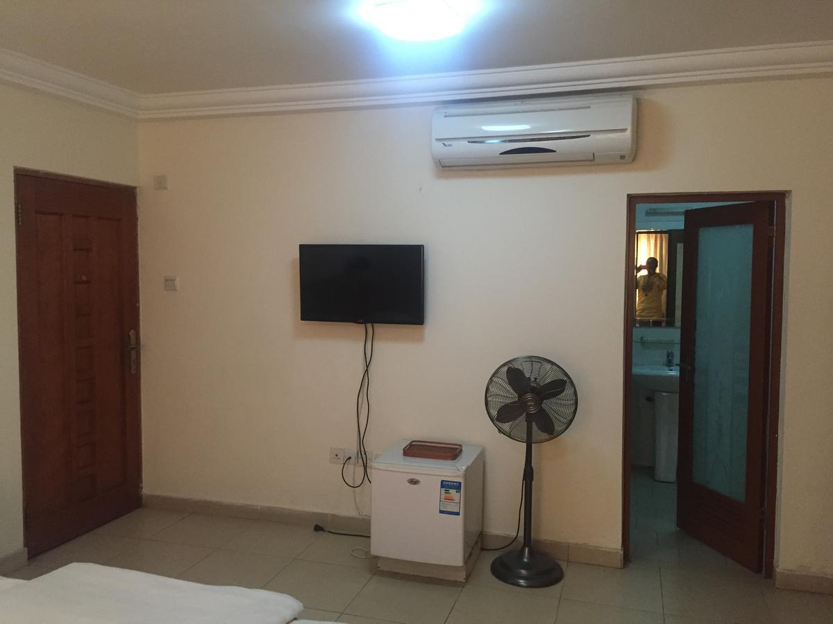Ampomaah Hotel Accra Bilik gambar