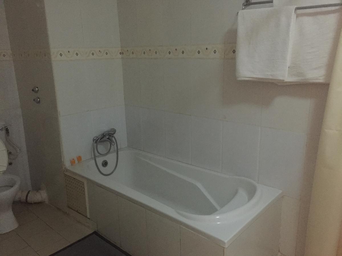 Ampomaah Hotel Accra Bilik gambar