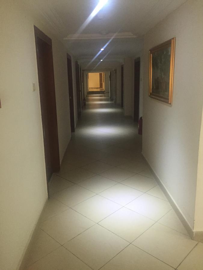 Ampomaah Hotel Accra Luaran gambar