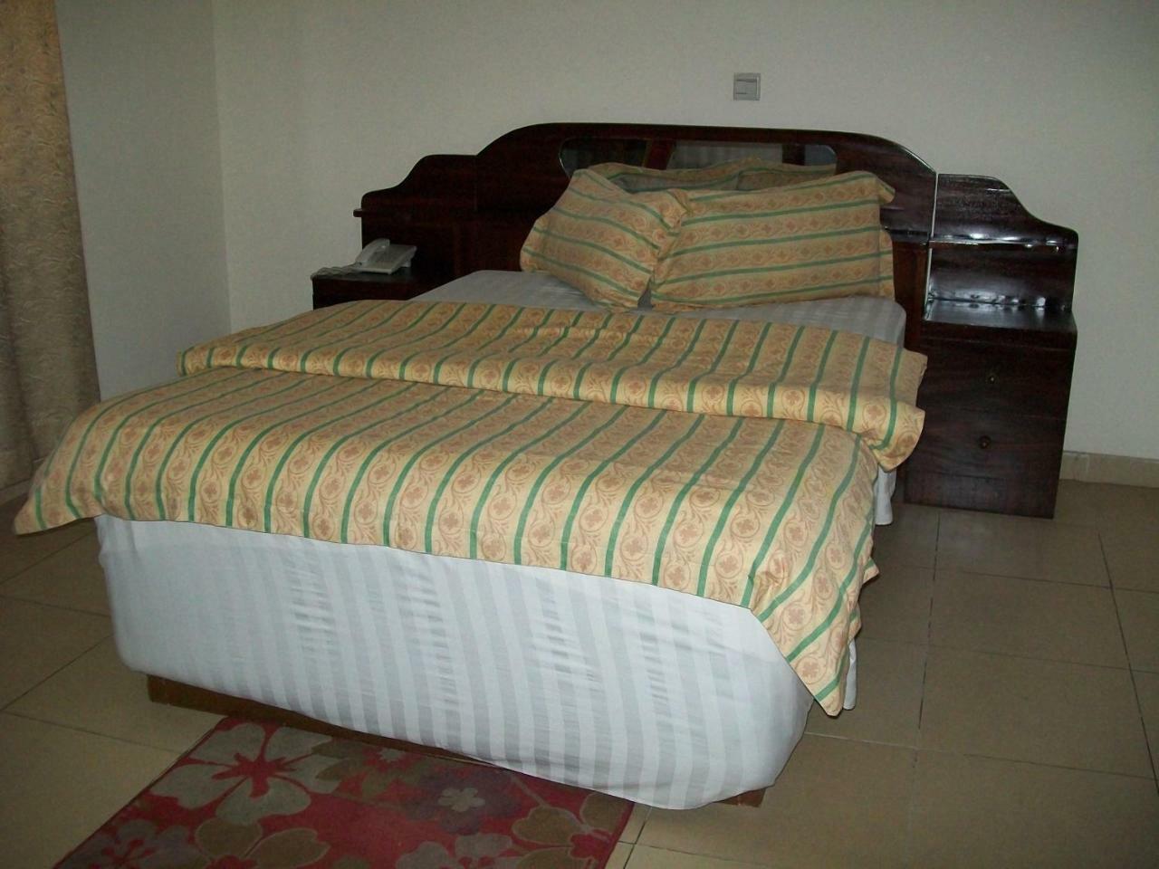 Ampomaah Hotel Accra Luaran gambar