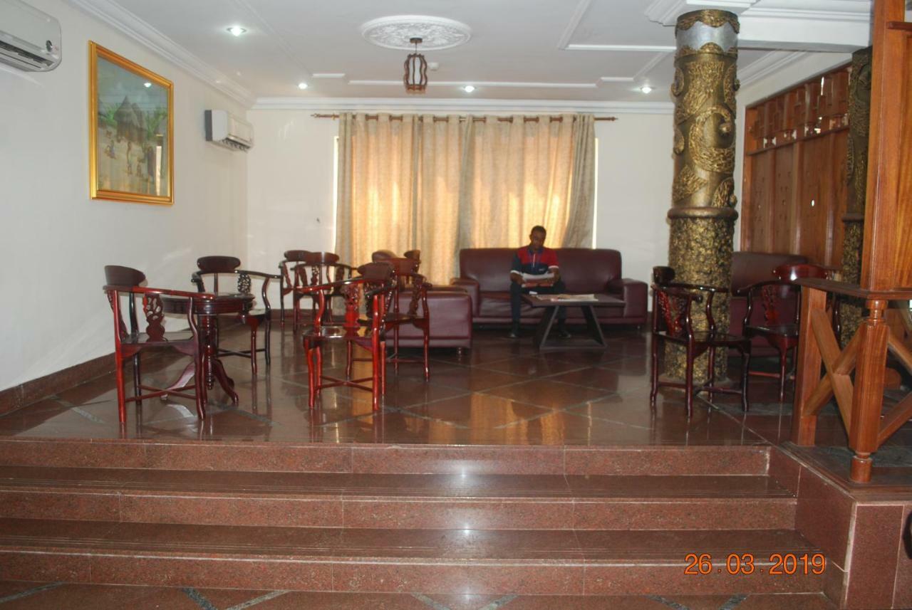 Ampomaah Hotel Accra Luaran gambar