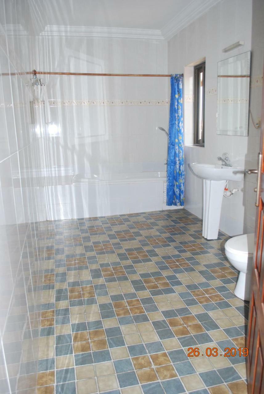 Ampomaah Hotel Accra Luaran gambar
