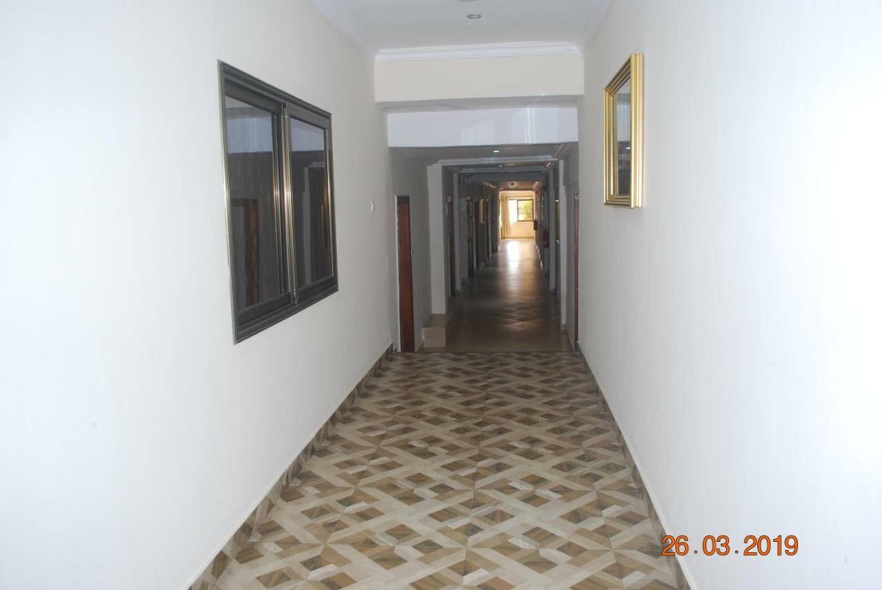 Ampomaah Hotel Accra Luaran gambar
