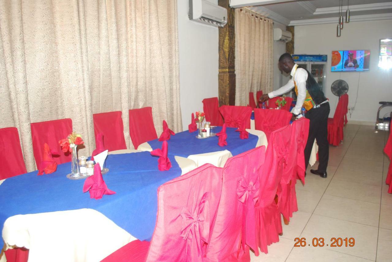 Ampomaah Hotel Accra Luaran gambar