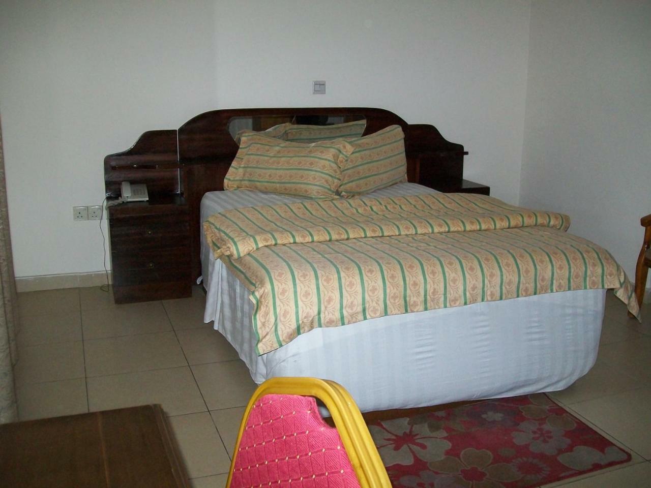 Ampomaah Hotel Accra Luaran gambar